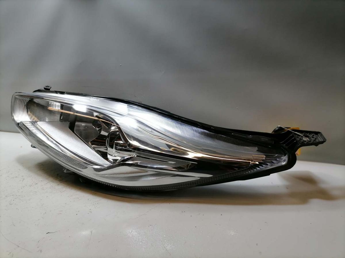 Ford Fiesta original Scheinwerfer vorn links Halogen mit LED Tagfahrlicht Bj.2016 Ford Fiesta original Scheinwerfer vorn links Halogen mit LED Tagfahrlicht Bj.2016